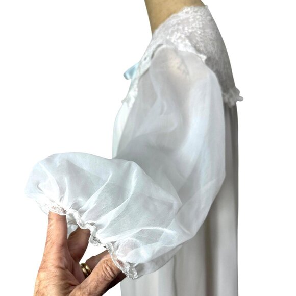 1950s white robe with lace yoke and sheer puffed sleeves by Vanity Fair Size S/M - Picture 4 of 7